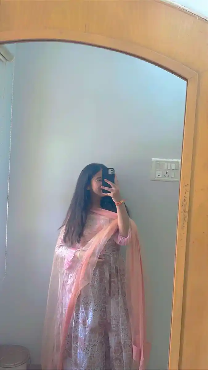 hide-face-girl-dp hide-face-girl-dp