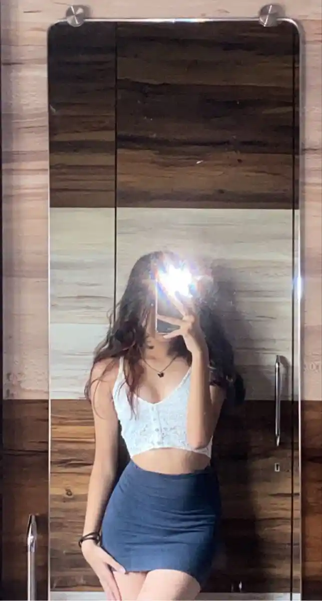 hide-face-girl-pic hide-face-girl-pic