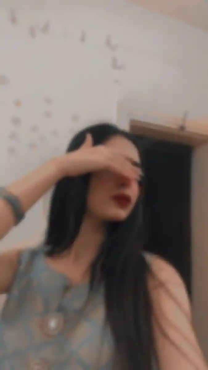 hide-face-girl-pic hide-face-girl-pic