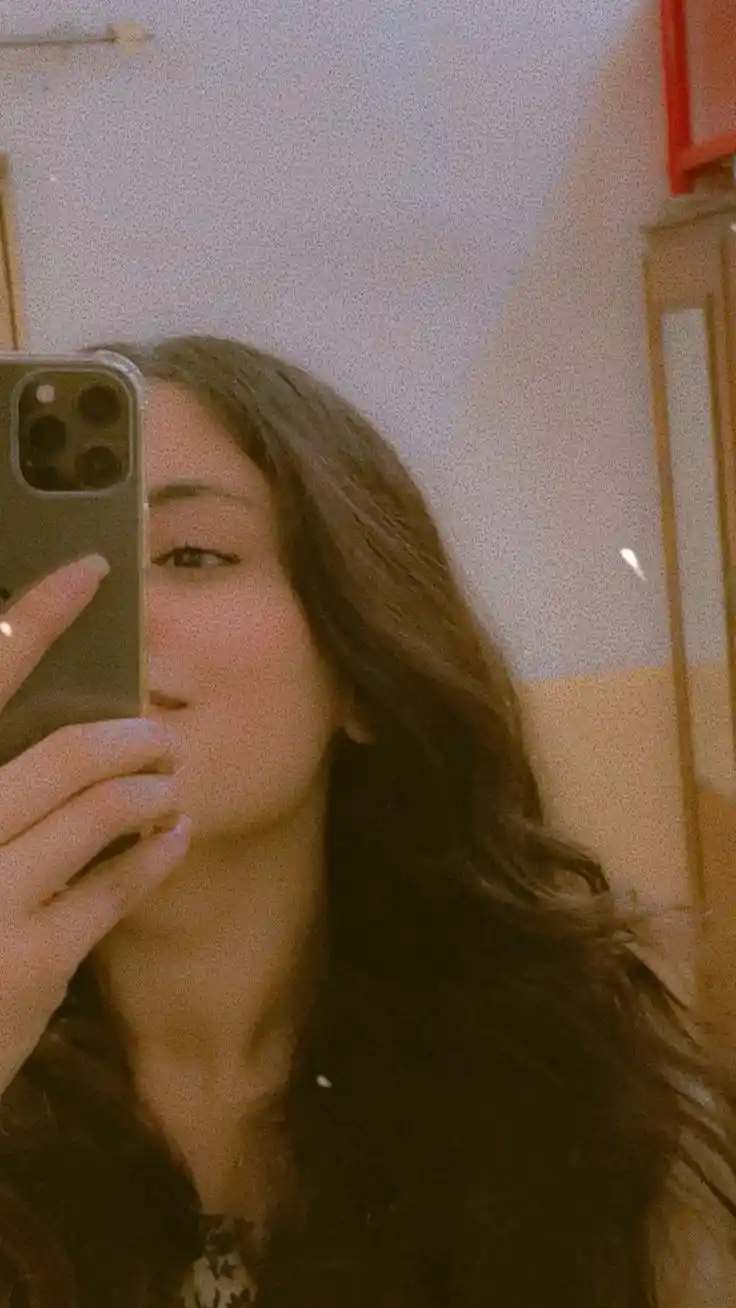 hide-face-girl-pic hide-face-girl-pic