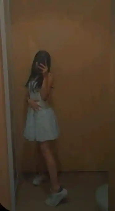 hide-face-girl-pic hide-face-girl-pic