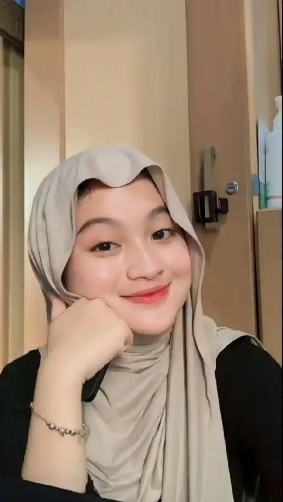 hijab-girl-dp-for-instagram