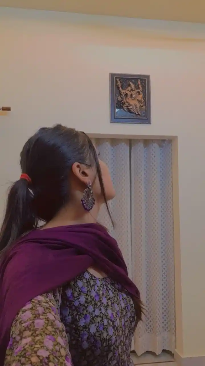 hijab-girl-hide-face-pic-dp hijab-girl-hide-face-pic-dp