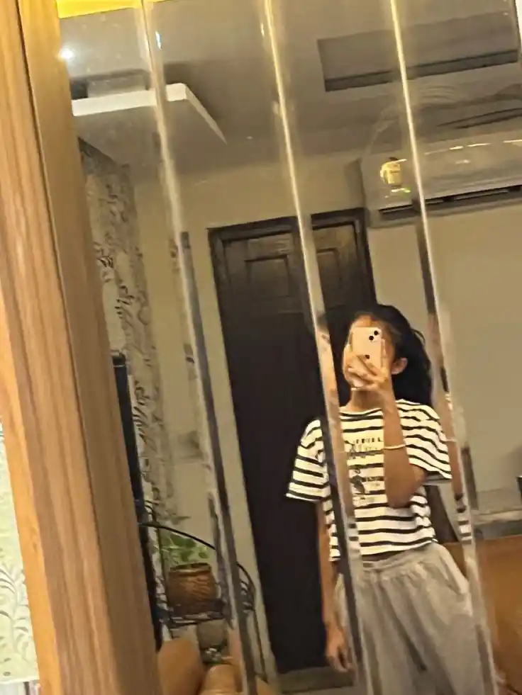 mirror-selfie-dp