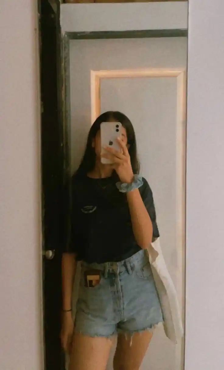 real-simple-girl-image-hide-face real-simple-girl-image-hide-face