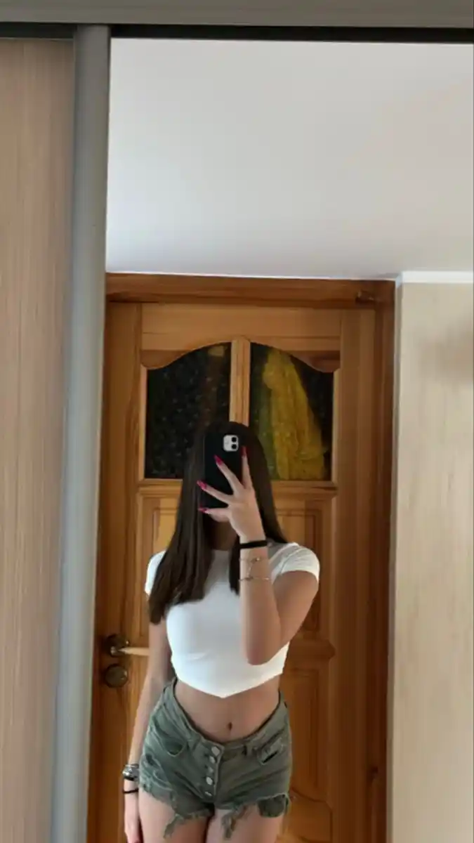 real-simple-girl-image-hide-face real-simple-girl-image-hide-face