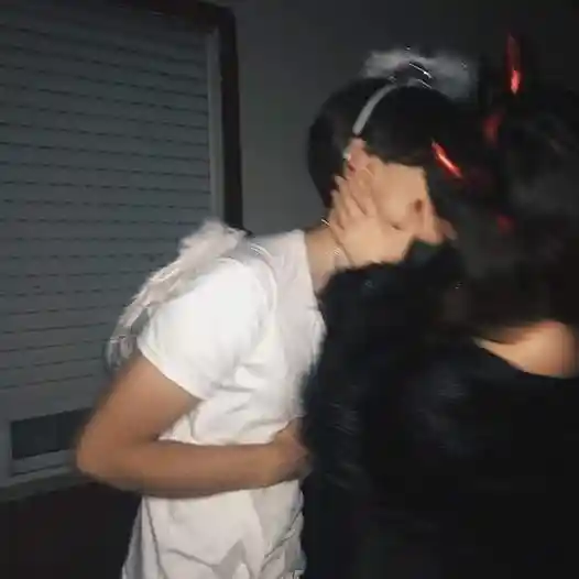 romantic-love-couple-dp