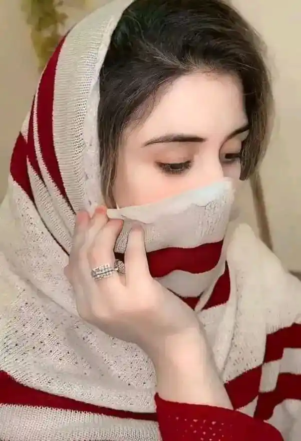 instagram-mask-girl-dp instagram-mask-girl-dp