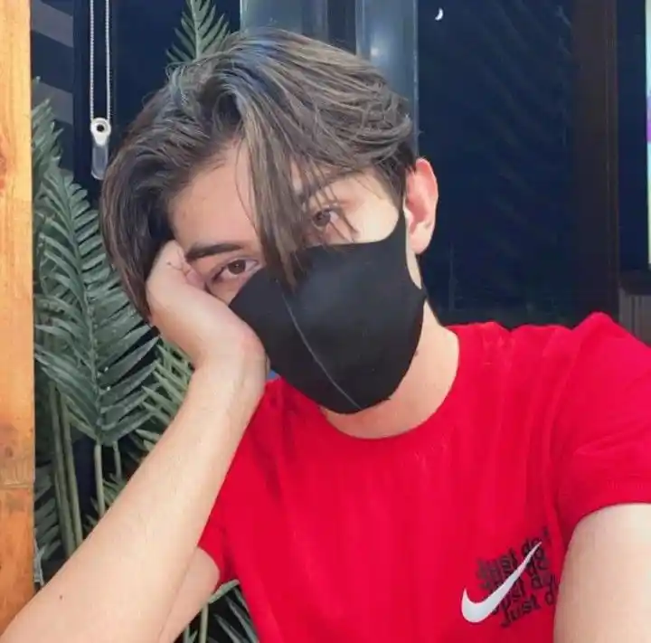 iphone-boys-dp iphone-boys-dp