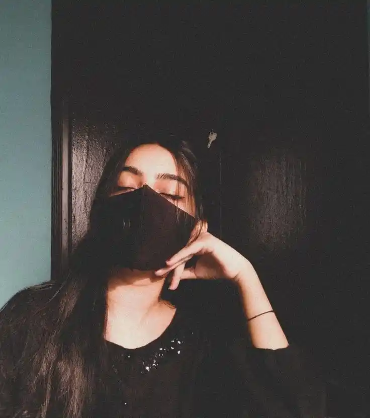 mask-girl-pic mask-girl-pic