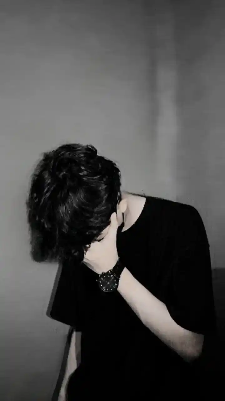 mirror-iphone-selfie-boys-dp mirror-iphone-selfie-boys-dp