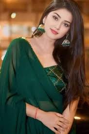 Cute Saree Girl DP Ideas For Social Media