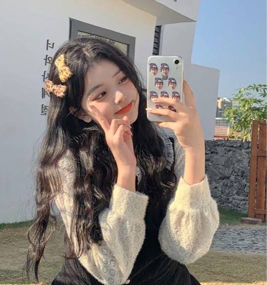 Cute Selfie Insta DP