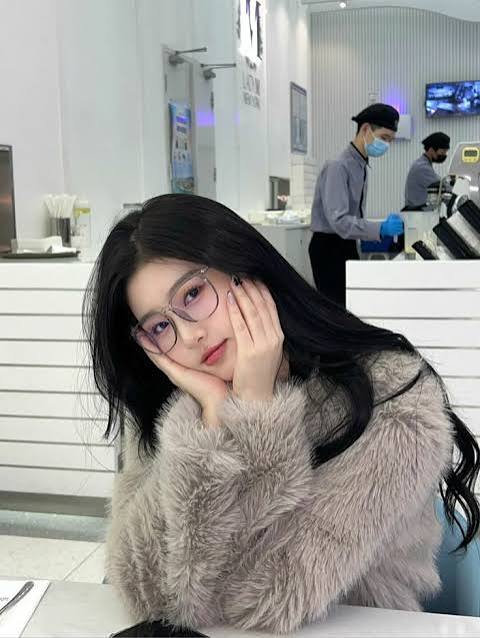 Cute Selfie Insta DP