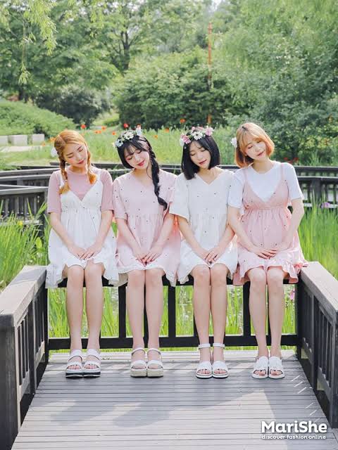 Fun and Happy Girls Group DP