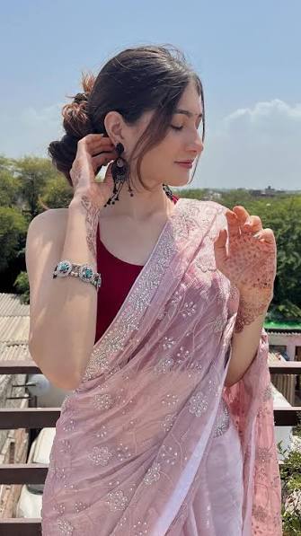 How To Choose The Perfect Saree DP