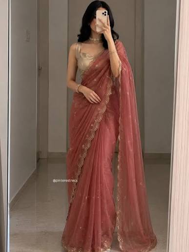 Trending Saree Girl DP Styles